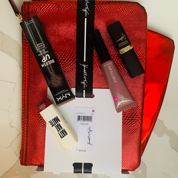 Makeup Gift Set Kendall and Kylie Cosmetic Bag ( 2 pieces) and 4 Items - Picture 4 of 5